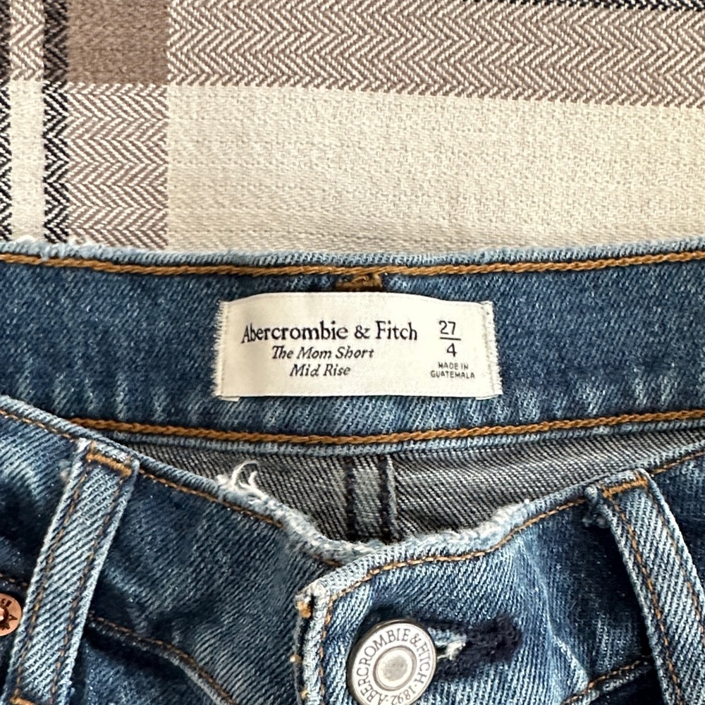 Abercrombie & Fitch Frayed Hem Jean Shorts - Picture 2 of 3